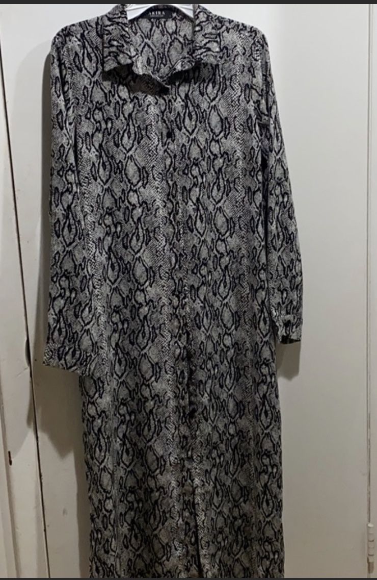 Akira dress size L
