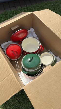 Vintage Pot And Pan Set