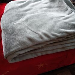 King Size Blanket Brand  Charisma To Big For My Bed Really  Soft  15.00