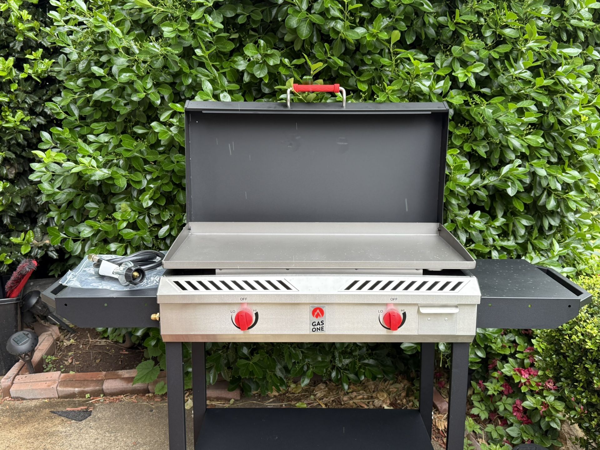 Double burner with a flat-top griddle BBQ