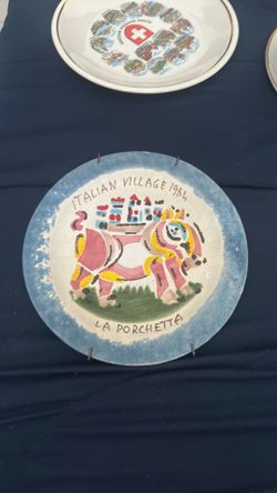 Souvenir plate