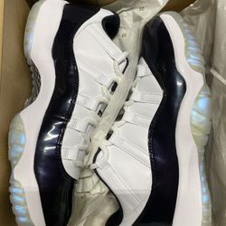 Jordan 11 Low “Iridescent” Size 9.5