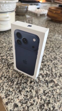 I phone 17 pro box