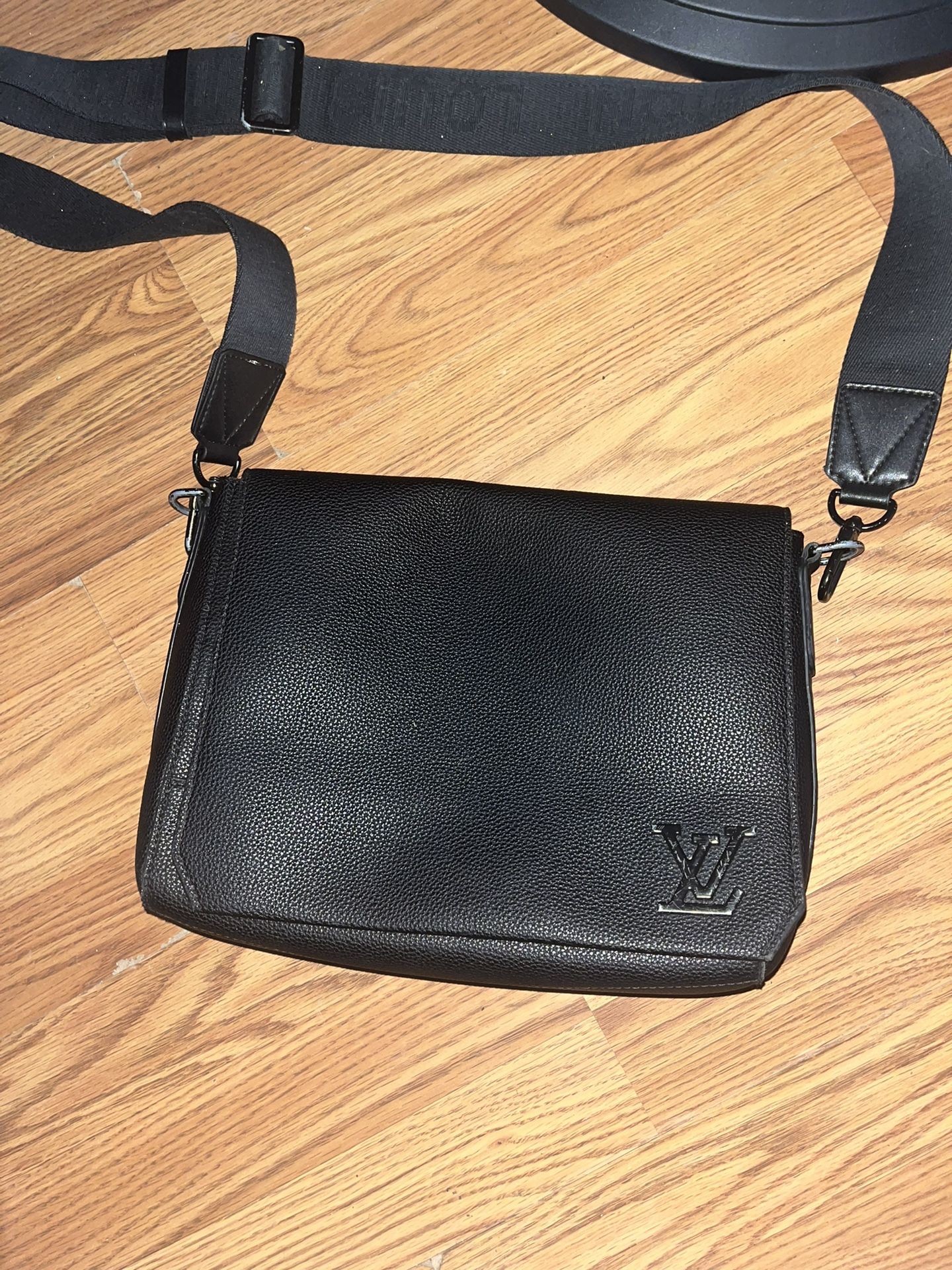 Louis vuitton mens shoulder bag