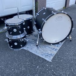 Dw Design Series 4 Pcs Drum Set 