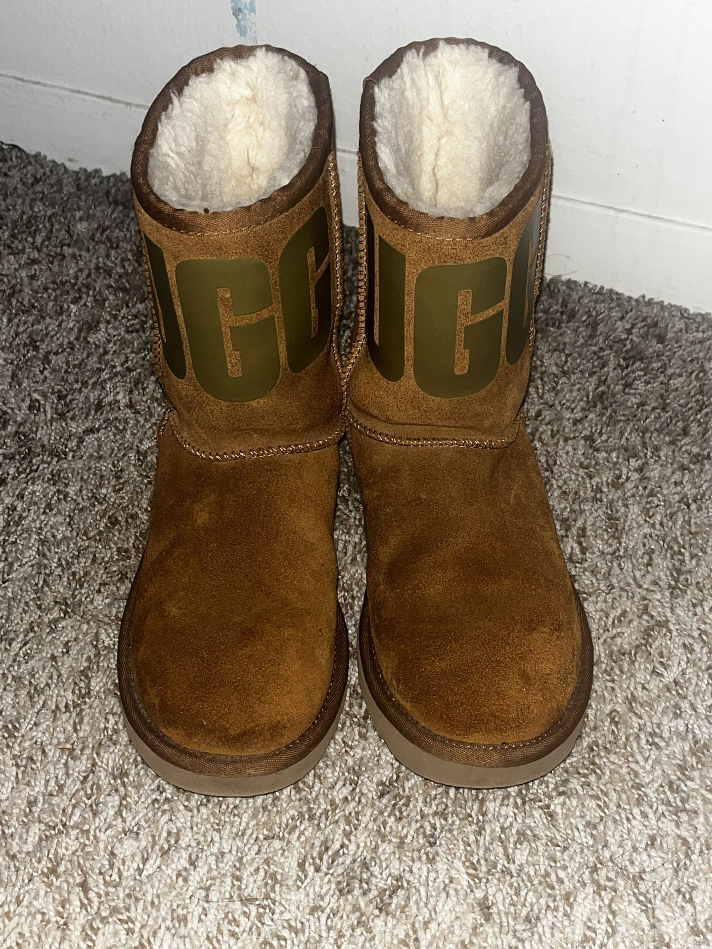 UGG Classic Short Logo Boots
