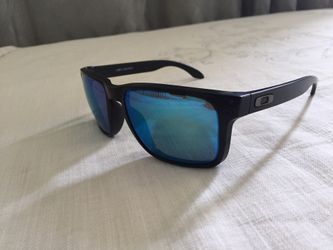 Polarized Oakley’s glasses