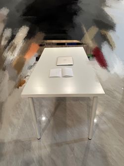 IKEA Linnmon Tabletop White with 4 legs for Sale in Miami FL