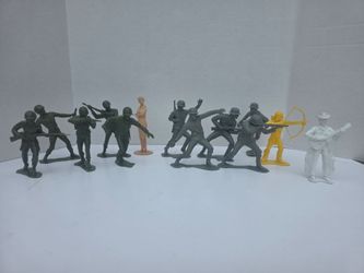 Vintage 5.5in plastic toys figures