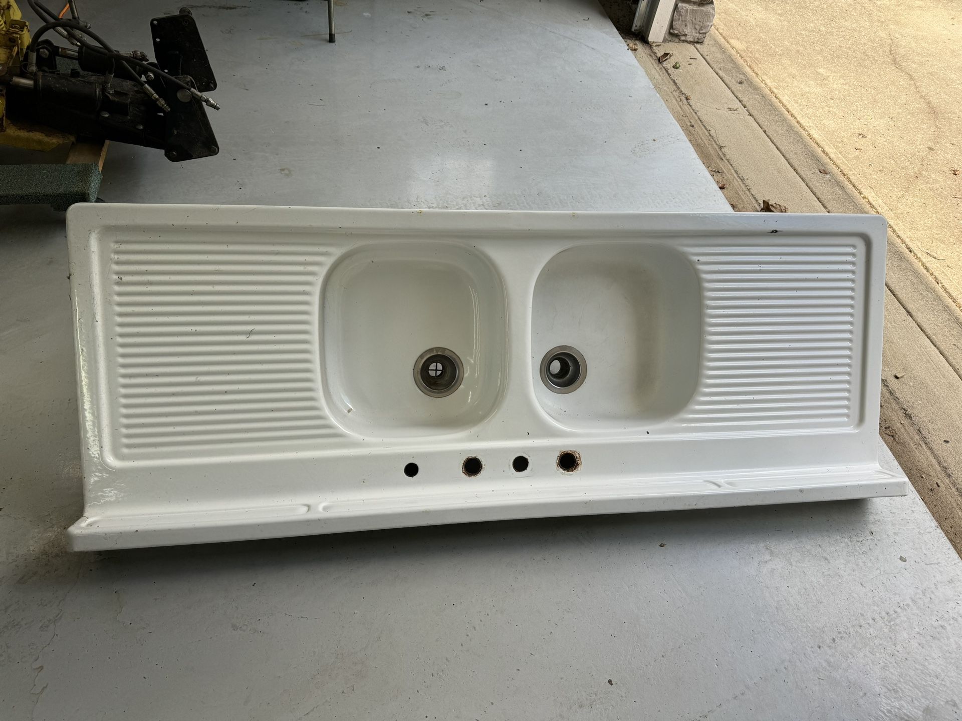 Vintage Double Bowl Drainboard Farmhouse Sink.