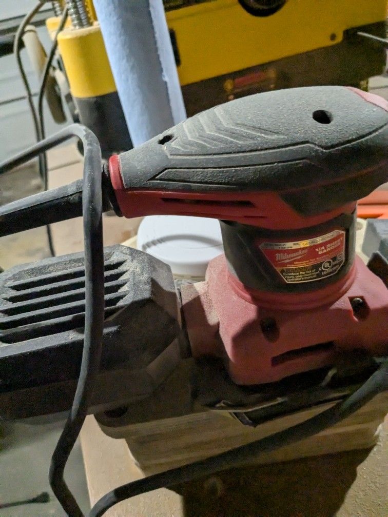 Milwaukee 3 amps Corded 4-1/4 in. Palm Sander