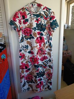 Dress, Size Medium.