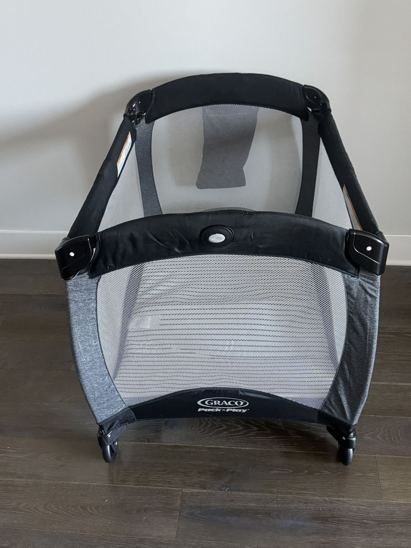 Graco Pack & Play - Baby Crib - Excellent Condition 