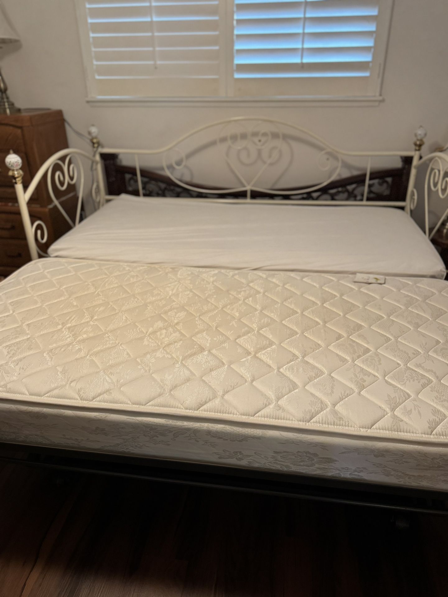 Iron and porcelain Couch Bed