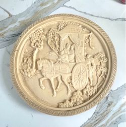 VINTAGE HAND CARVED DECORATIVE WALL PLATE OR TABLE TOP PLATE