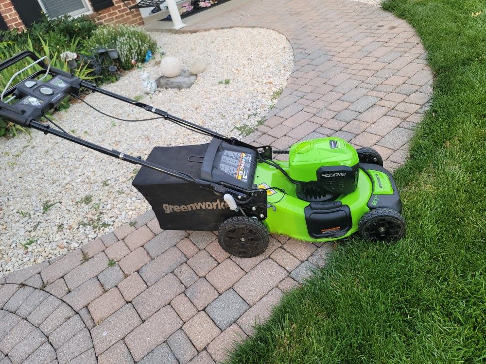 GREENWORKS MOWER 21'INCH