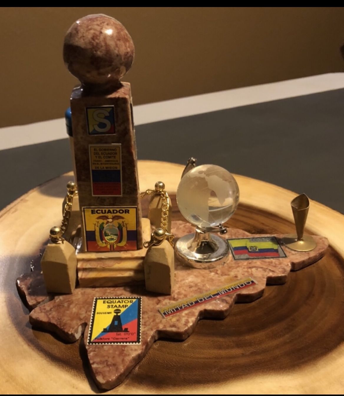 Ecuador Pen Stand