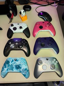 PS5 and Xbox controllers