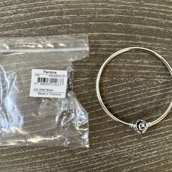 Pandora Moments Encircled Clasp Bangle Bracelet 593229C01-21 Sterling Silver 8.3 in NEW