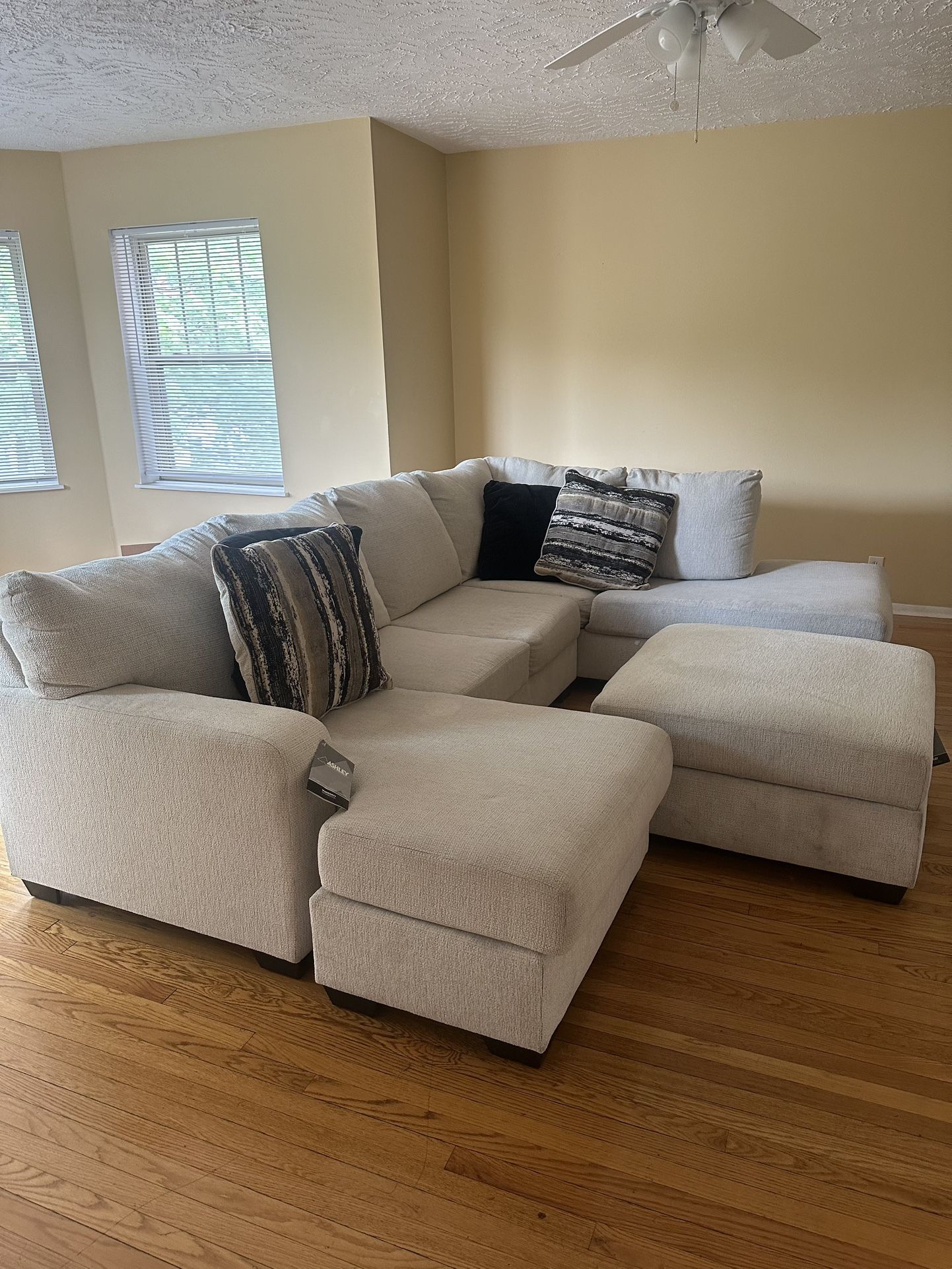 3 Piece Living Room Set w/pillows