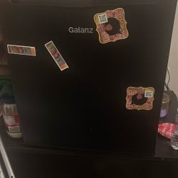 GALANZ Mini Fridge