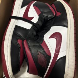 Air Jordan 1 Mid
