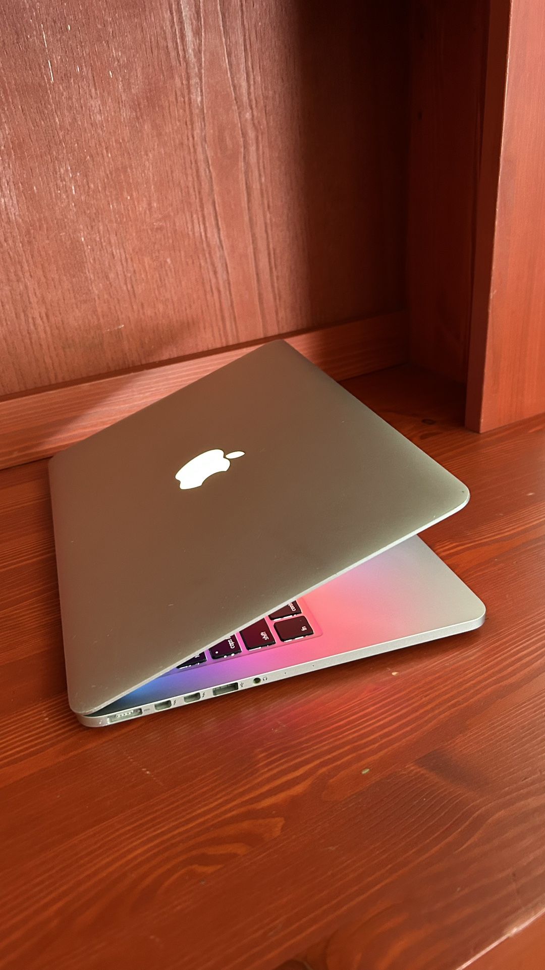 Apple MacBook Pro 13” Retina I5/8GB/256GB SSD $220