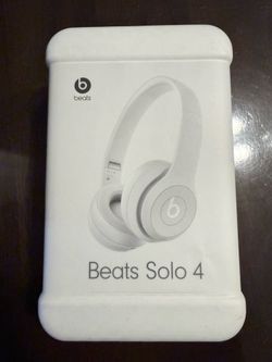 Beats Solo4 Wireless Headphones - On-Ear Wireless Headphones - Drenched Gray