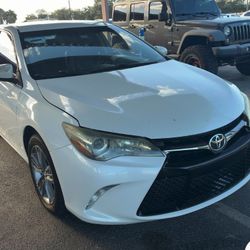 2015 TOYOTA CAMRY SE