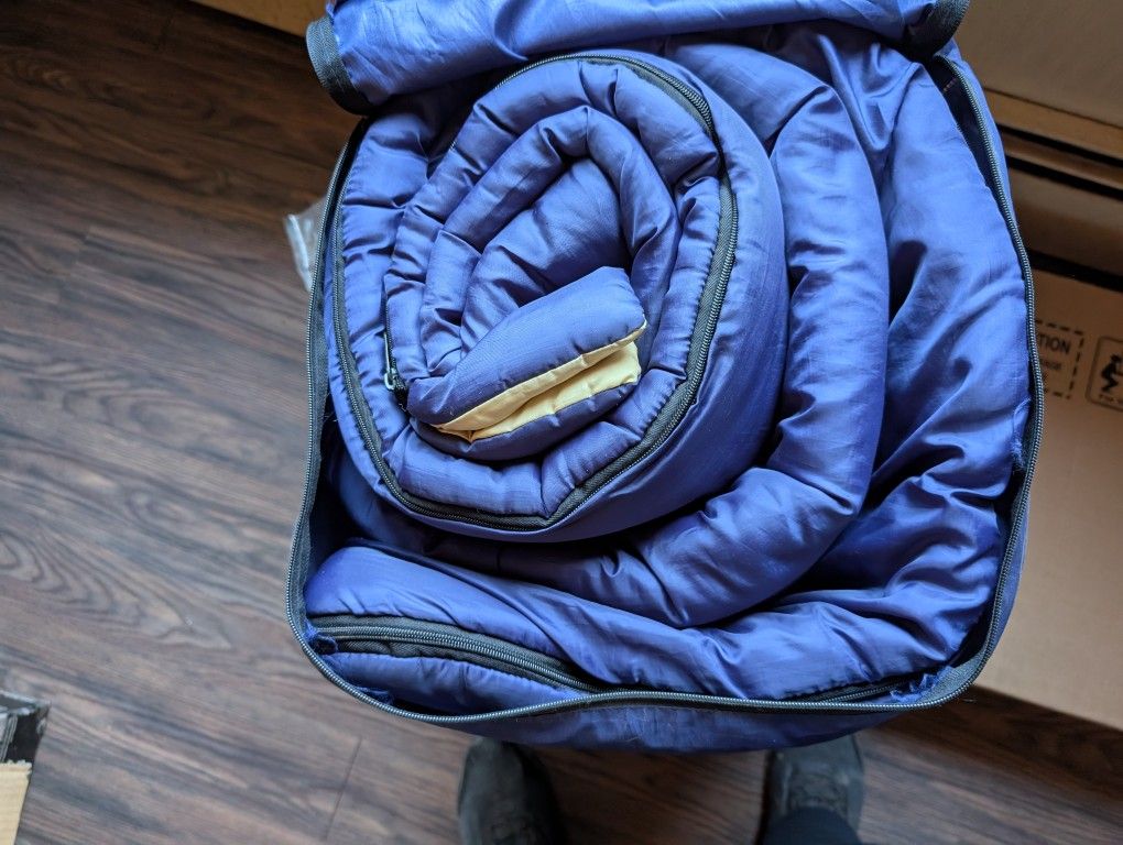 Sleeping Bag,, Make Offer, Never Been Used, Just Been In A Closet.