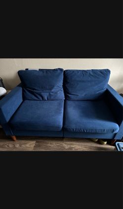 I bought this couch used two weeks ago but my girlfriend doesn’t like it so I’m selling it. $100 OBO