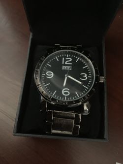 Quartz quality watch (MN) brand new with case