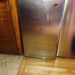 Personal/Dorm Stainless Steel Sanyo  Refrigerator  