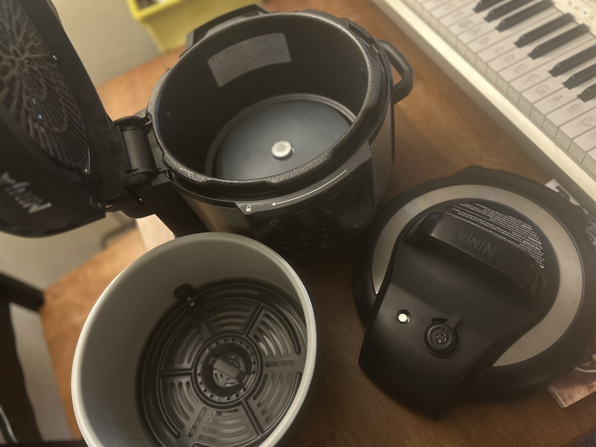 Ninja Foodi (Air fryer & Pressure Cooker In One)