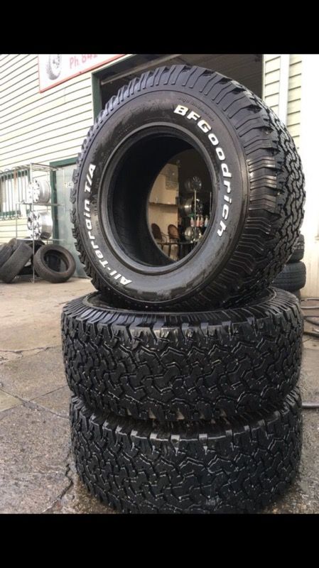 16.5 used tires 33x12.50R16.5 3 tires only