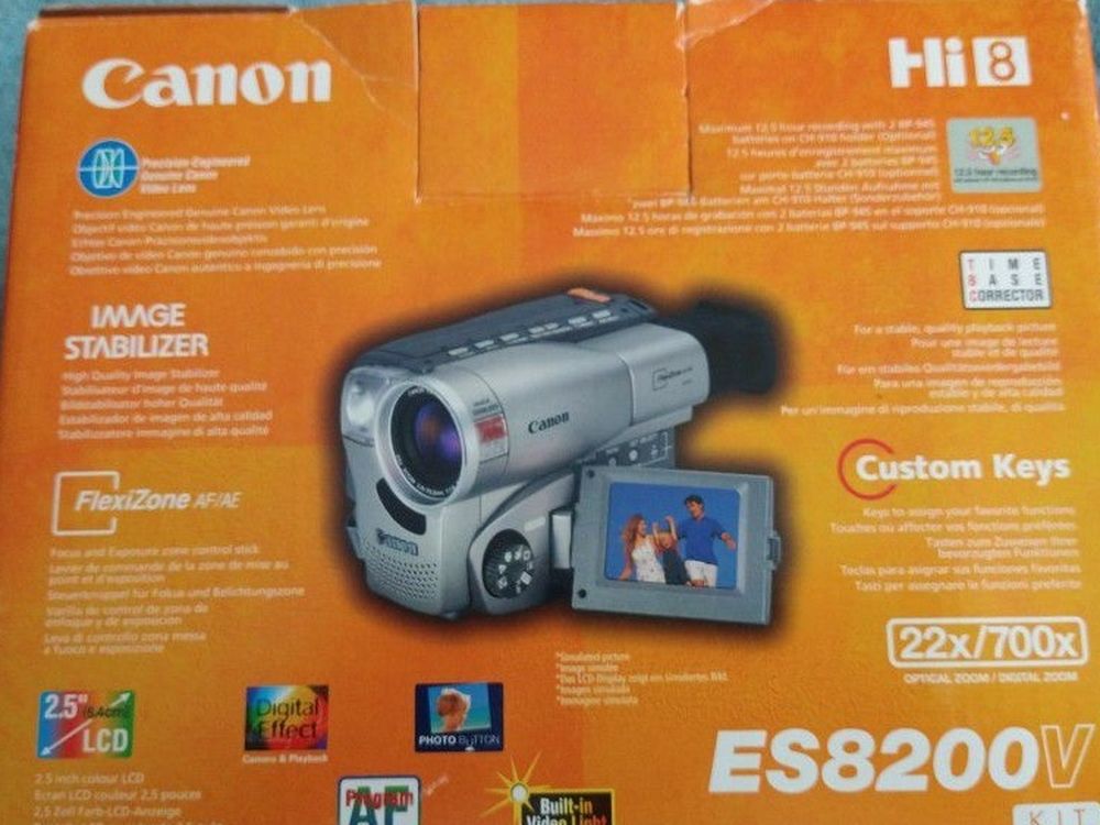 Canon ES8200V Hi8 Camcorder