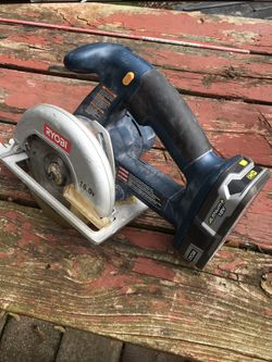 Ryobi circular saw and reciprocating saw wit 2 batteries