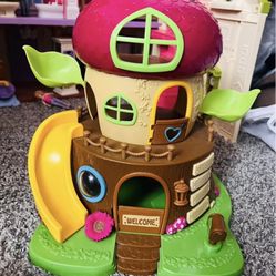 Tree House with Family & Accessories 
