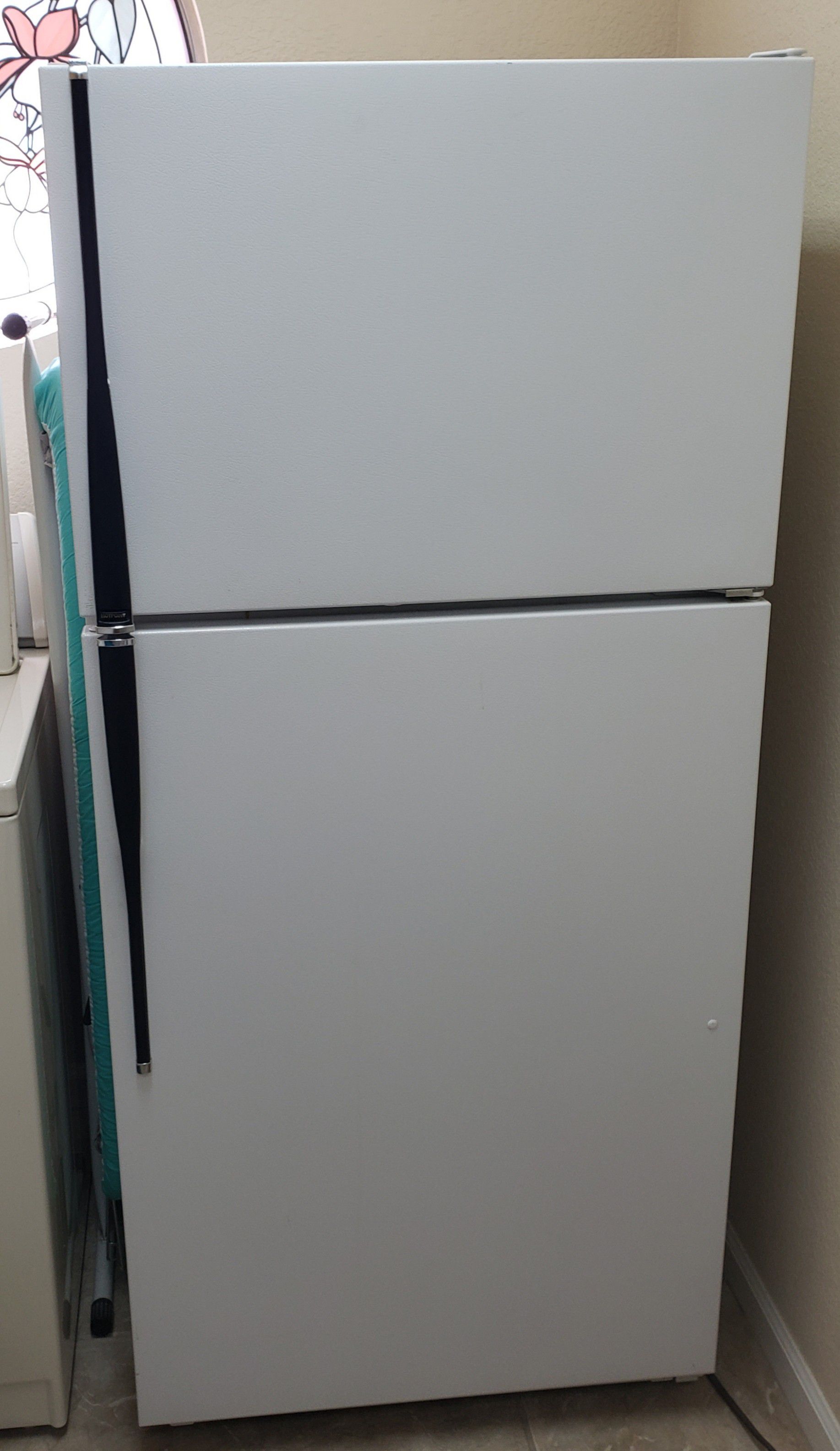 White Hotpoint CTX18BA Refrigerator / Freezer