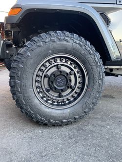 2.5” Lift Kit For Jeep Gladiator 18” Black Rhino Wheels w/35” M/T Tires