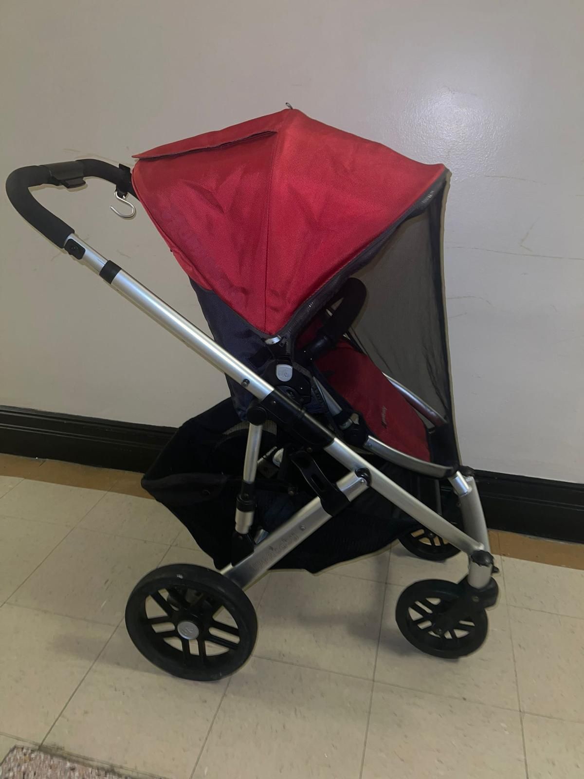 Selling a used UPPAbaby stroller. It's in good condition and ready for a new family ,Uppababy Vista Umbrella Stroller Red in Good Condition UPPAbaby V