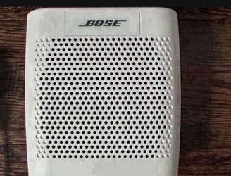 Bose SoundLink Color -white - Model #415859 with Charging Cord