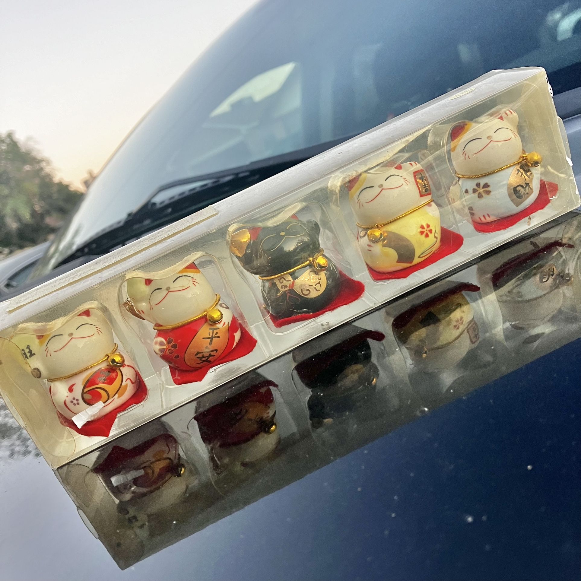 Lucky cat mini figurines