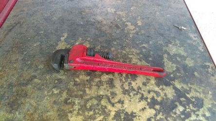 Kr small pipe wrench.