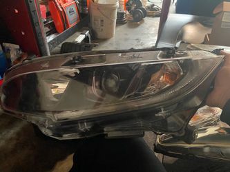 10th Generation Honda Civic Driver Side Headlight (2016-2022)