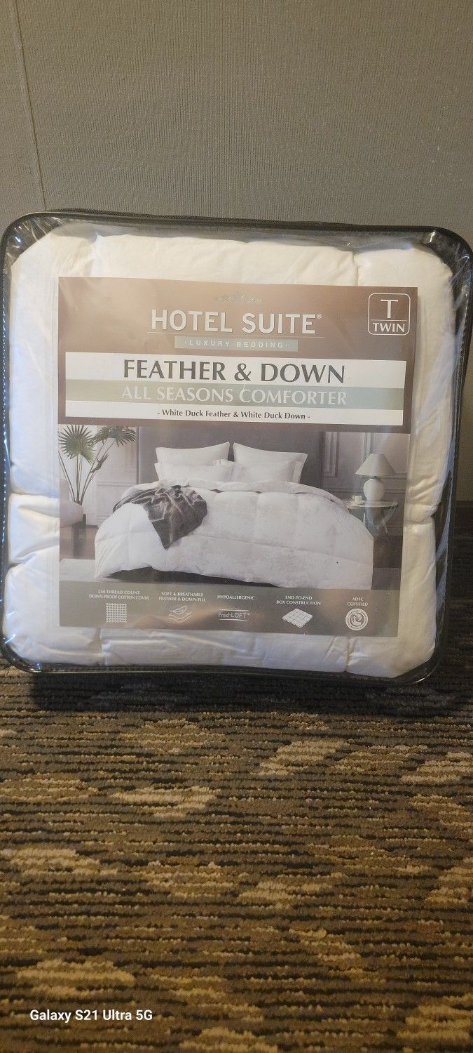 All Season Down Comforter (*NEED GONE ASAP!!)