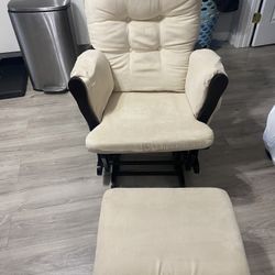Storkcraft Nursery Glider And Ottoman
