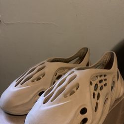 Yeezy Foamrunner 