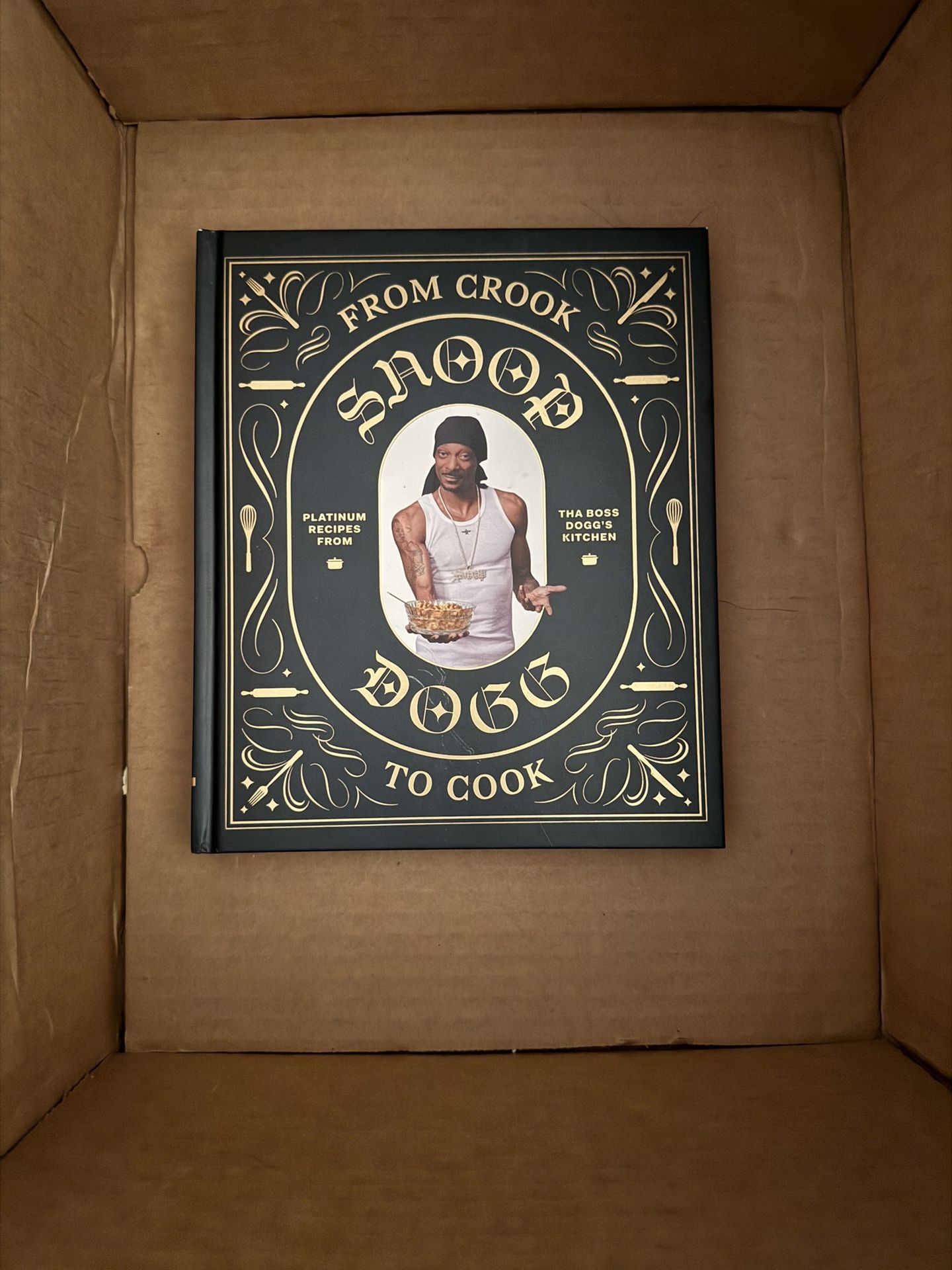 From Crook to Cook: Platinum Recipes from Tha Boss Dogg's Kitchen (Snoop Dogg Cookbook, Celebrity Cookbook with Soul Food Recipes)