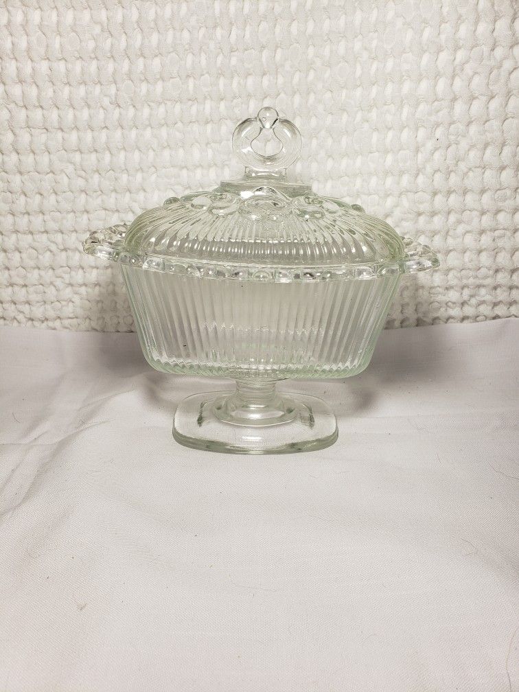 Vintage Indiana Glass Clear Scalloped Edge Candy Dish With Lid . Good condition and smoke free home.  Measures 7" T X 7" L X5 1/4" W. 